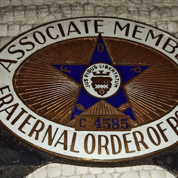 Fraternal Order of Police Associate Member ANTIQUE 1920-1930s RARE TOPPER EMBLEM - Picture 3 of 16